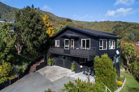 Photo of property in 9 Matai Place, Waikawa, Picton, 7220