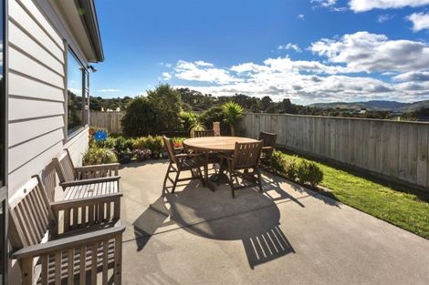 Photo of property in 2 Gennaker Lane, Whitby, Porirua, 5024