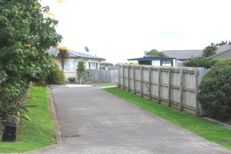 Photo of property in 94 Buscomb Avenue, Henderson, Auckland, 0610