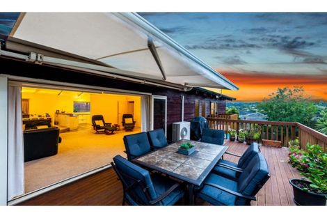 Photo of property in 7 Pokapu Street, Titirangi, Auckland, 0600