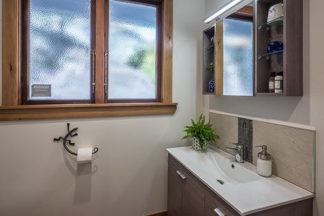 Photo of property in 43 Fairview Crescent, Kelburn, Wellington, 6012