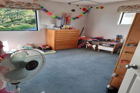 Photo of property in 8 Forbes Lane, Newlands, Wellington, 6037