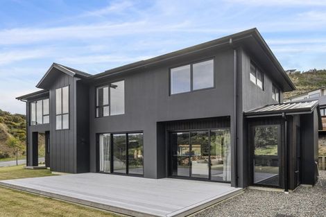 Photo of property in 2 Oakum Road, Whitby, Porirua, 5024