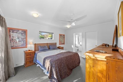 Photo of property in 15 Glucina Avenue, West Harbour, Auckland, 0618