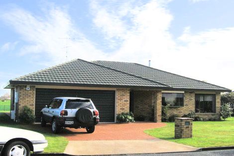 Photo of property in 16 Reynolds Drive, Glenview, Hamilton, 3206