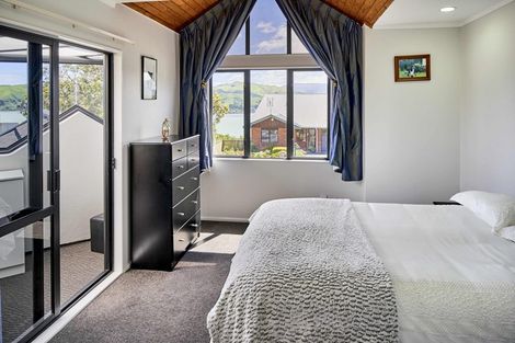 Photo of property in 22 The Crowsnest, Whitby, Porirua, 5024