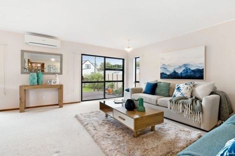Photo of property in 2/13 Ocean View Road, Hillcrest, Auckland, 0627