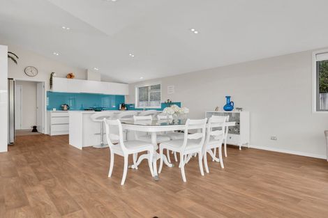 Photo of property in 86 Tiri Road, Tindalls Beach, Whangaparaoa, 0930