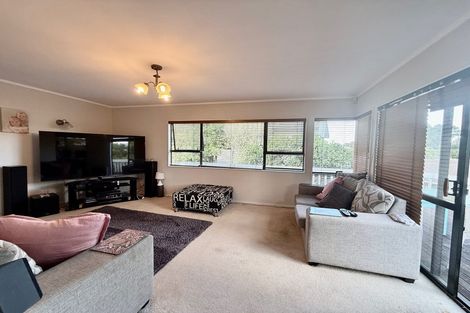Photo of property in 1/8 Ronald Macken Place, Windsor Park, Auckland, 0632