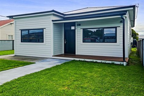 Photo of property in 42 Collins Street, Hawera, 4610