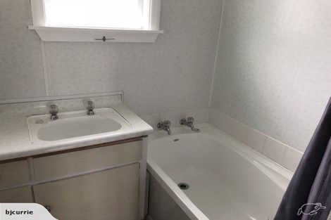 Photo of property in 6 Rochester Street, Awapuni, Palmerston North, 4412