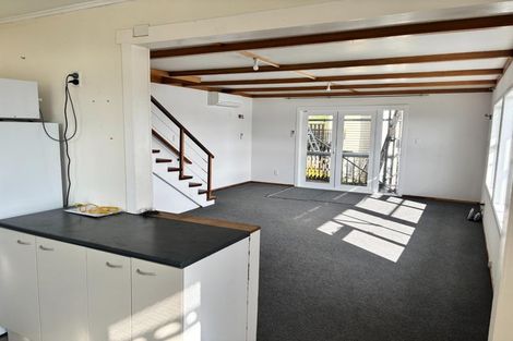 Photo of property in 41 Hungerford Road, Lyall Bay, Wellington, 6022