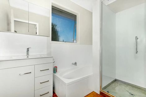 Photo of property in 10 Robert Allan Way, Pakuranga Heights, Auckland, 2010