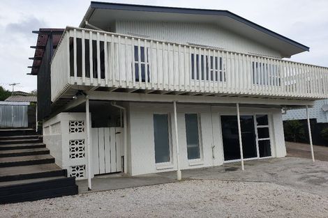 Photo of property in 34 Kemp Road, Massey, Auckland, 0614