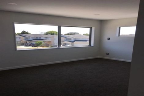 Photo of property in 2 Meritage Lane, Te Atatu South, Auckland, 0610