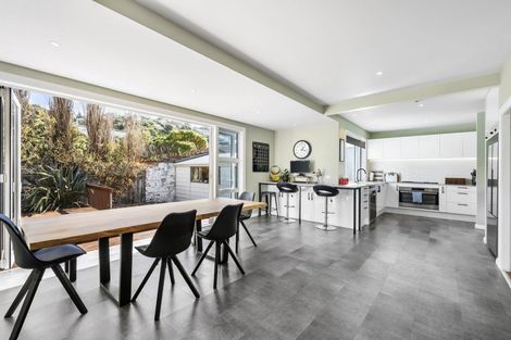 Photo of property in 100 Onepu Road, Lyall Bay, Wellington, 6022