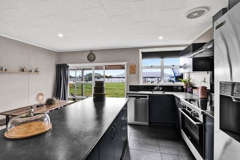 Photo of property in 135 Turuturu Road, Hawera, 4674