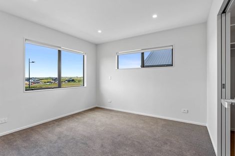 Photo of property in 31 Parkmore Drive, Rosehill, 2113