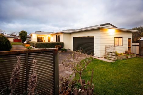 Photo of property in 26 Peppertree Glade, Kelvin Grove, Palmerston North, 4414