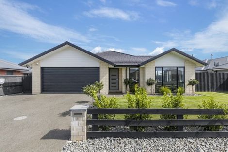 Photo of property in 19 Lloyds Close, Rolleston, 7614