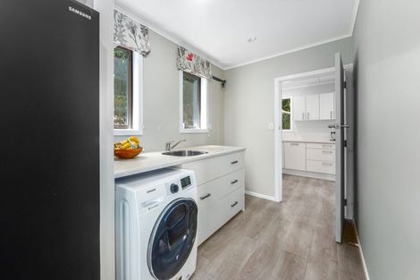 Photo of property in 4 Kahu Road, Paremata, Porirua, 5024