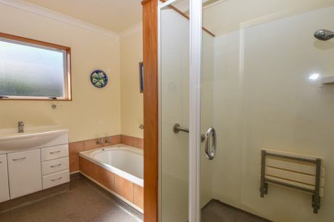 Photo of property in 72 Pembroke Street, Carterton, 5713