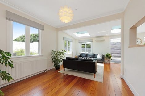 Photo of property in 2 Highland Crescent, Wadestown, Wellington, 6012