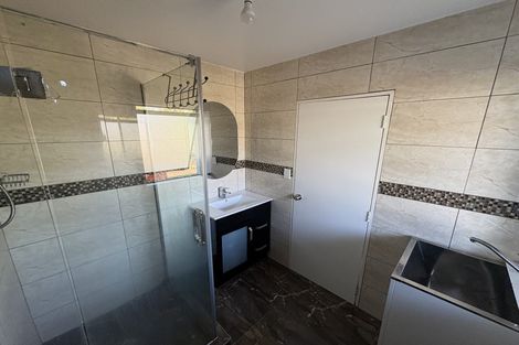 Photo of property in 63 Harmel Road, Glendene, Auckland, 0602