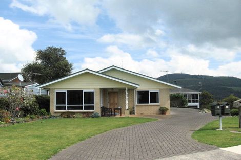 Photo of property in 4a Naera Place, Kawaha Point, Rotorua, 3010
