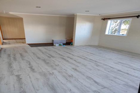 Photo of property in 14 Chelsea View Drive, Chatswood, Auckland, 0626
