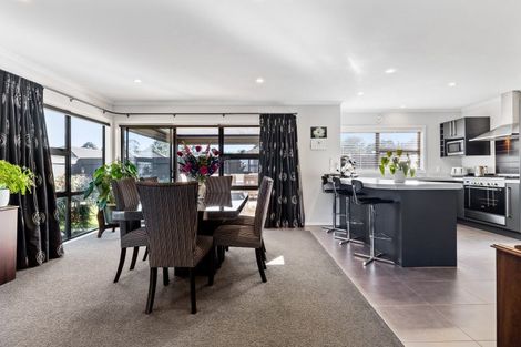 Photo of property in 25 Chestnut Close, Kelvin Grove, Palmerston North, 4414