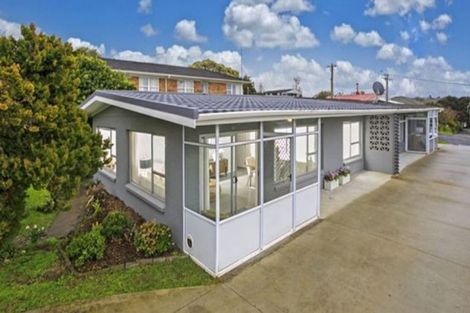 Photo of property in 2 Anne Road, Hillcrest, Auckland, 0627
