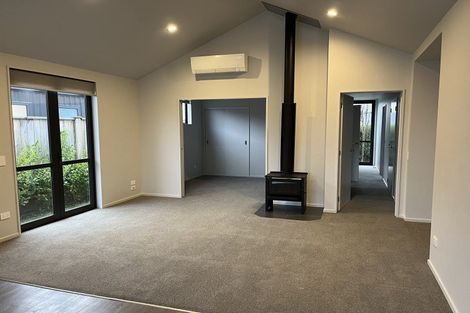 Photo of property in 28 Mount Creighton Crescent, Wanaka, 9305