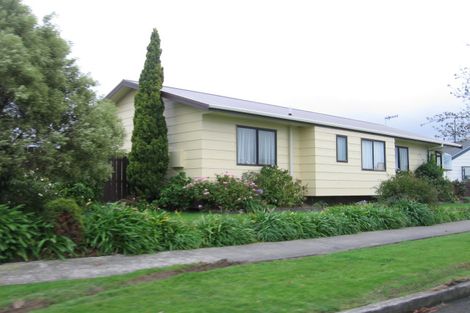 Photo of property in 73 Hillcrest Drive, Kelvin Grove, Palmerston North, 4414