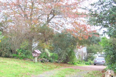 Photo of property in 16 Pohutukawa Avenue, Red Beach, 0932