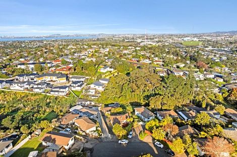 Photo of property in 6 Fernhaven Place, Massey, Auckland, 0614