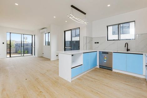 Photo of property in 697 Massey Road, Mangere, Auckland, 2022