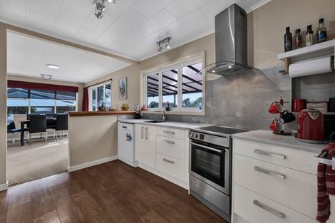 Photo of property in 8 Brassey Street, Waverley, 4510