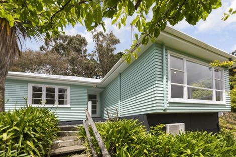 Photo of property in 64 Newlands Road, Newlands, Wellington, 6037
