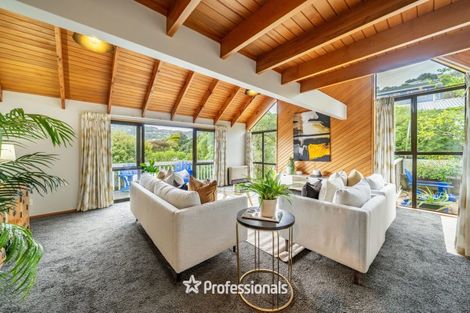 Photo of property in 6 Cassis Place, Crofton Downs, Wellington, 6035