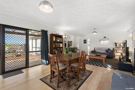Photo of property in 37 Athena Drive, Totara Vale, Auckland, 0629