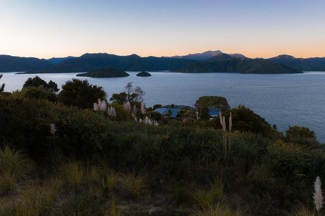 Photo of property in 318 Port Underwood Road, Whatamango Bay, Picton, 7281