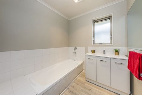 Photo of property in 20a Waterview Road West, Takanini, 2112