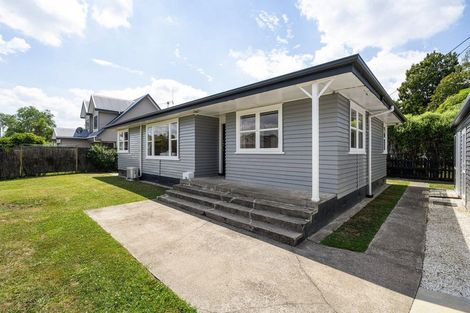 Photo of property in 30 Queen Street, Cambridge, 3434