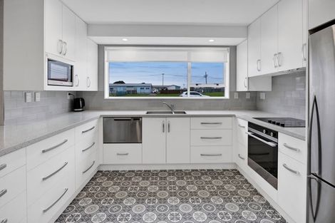 Photo of property in 11 Furlong Street, Hawera, 4610