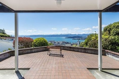 Photo of property in 5 Mataroa Avenue, Northland, Wellington, 6012
