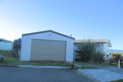 Photo of property in 16 Seagull Place, Whitby, Porirua, 5024
