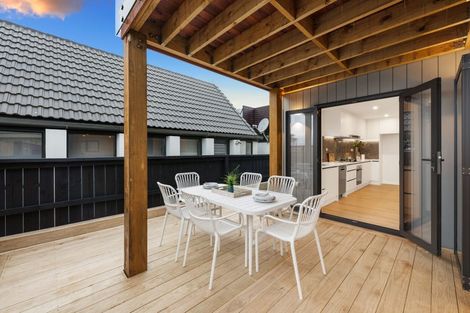 Photo of property in 42b Takutai Avenue, Half Moon Bay, Auckland, 2012