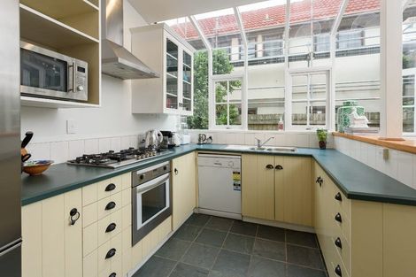 Photo of property in 132 Tinakori Road, Thorndon, Wellington, 6011