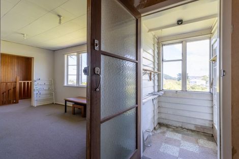 Photo of property in 79 Salford Street, Newlands, Wellington, 6037